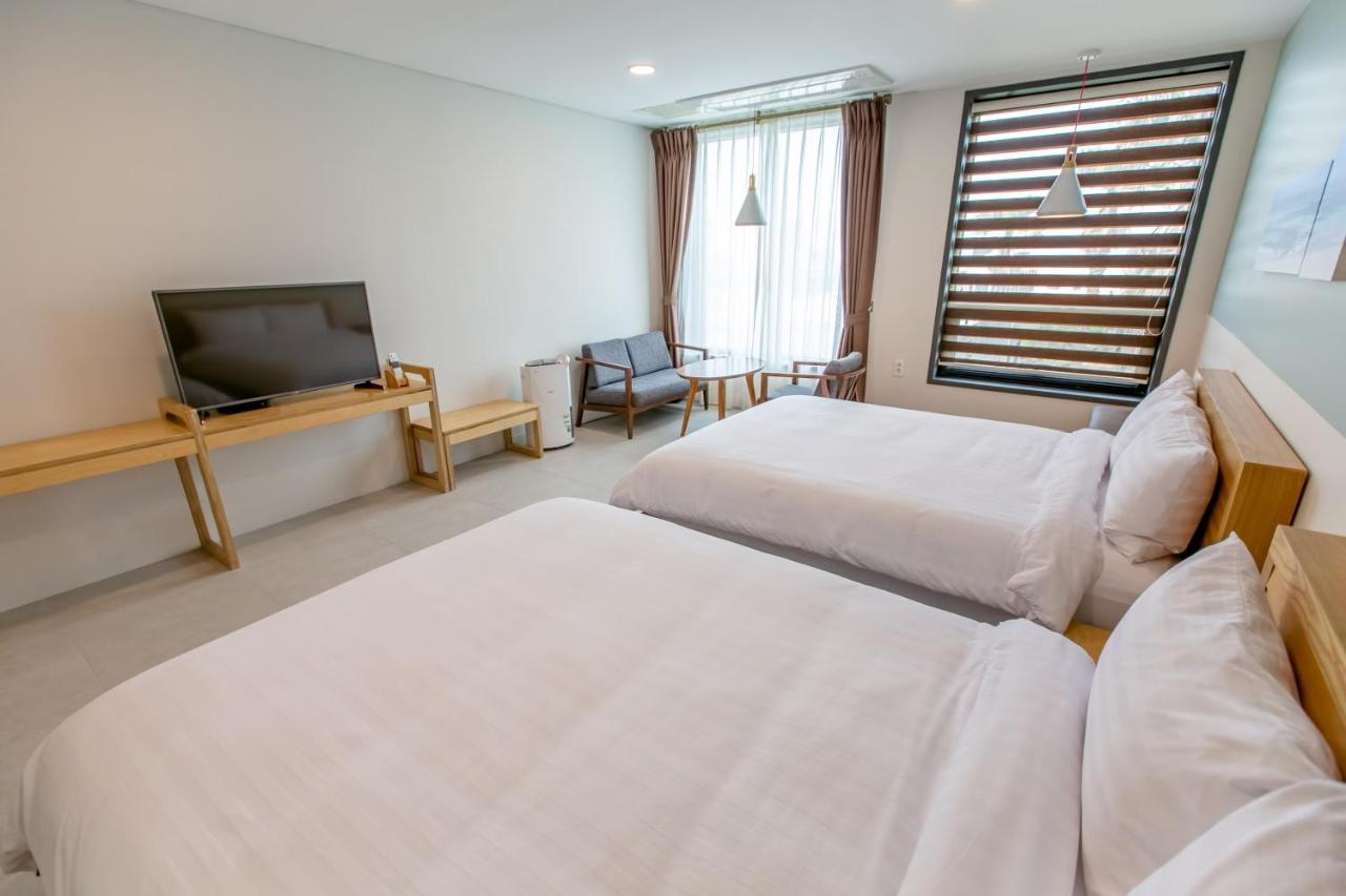 Lunamar Pension Чеджудо Экстерьер фото
