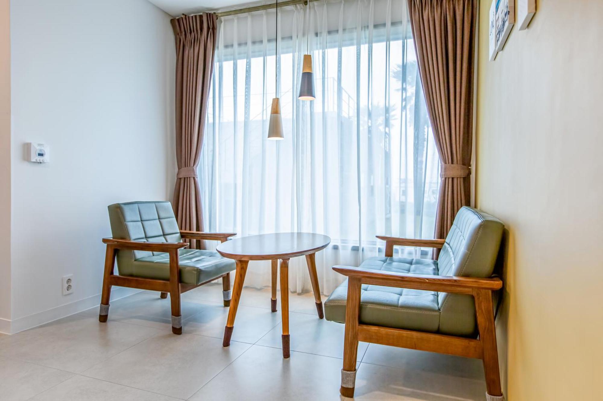 Lunamar Pension Чеджудо Экстерьер фото