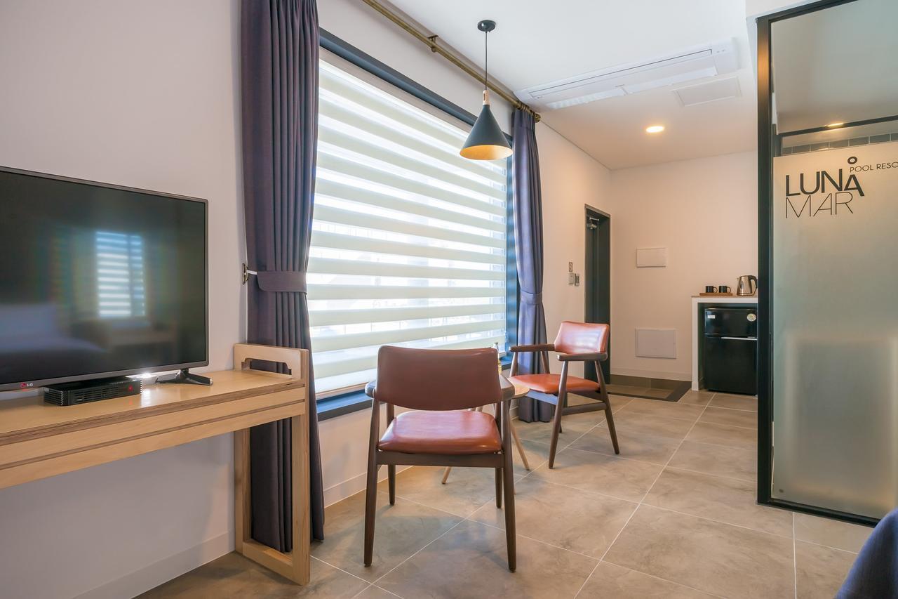Lunamar Pension Чеджудо Экстерьер фото